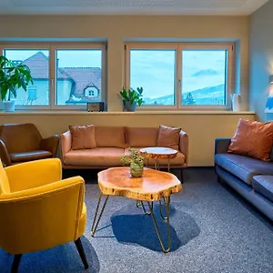 Charmante Fuer 2 Personen In Zentrumsnaehe X Angenehm Kuehl Im Sommer X Parkplatz X Coworking-arbeitsplaetze Im Haus Apartment Innsbruck