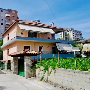 George's Ferienhaus Gjirokastër